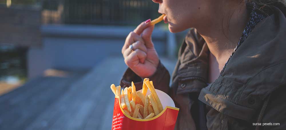 8 trucuri prin care sa spui NU mancarii de tip fast-food